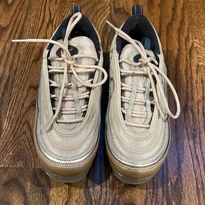 Women’s Nike vapor max air max 97 used size 7. No box. Worn once.